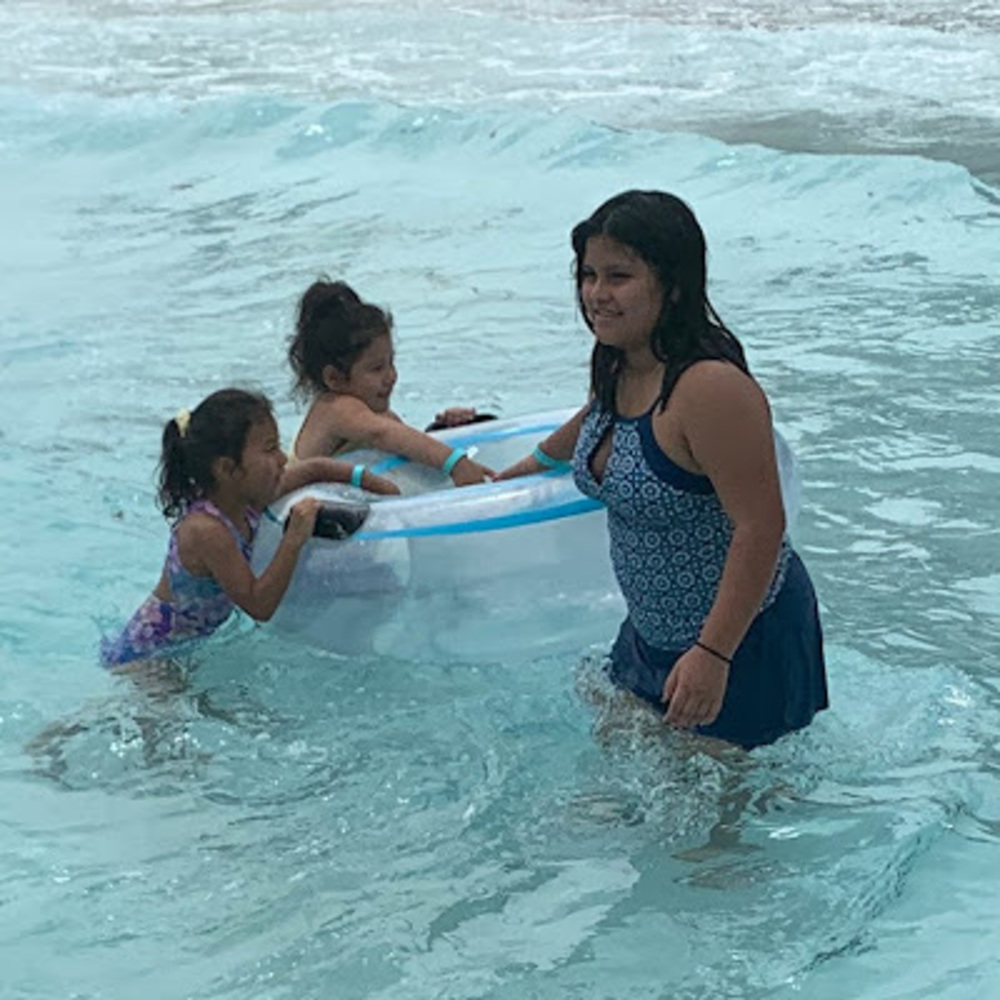 Meet your Posher, Evelyn pérez